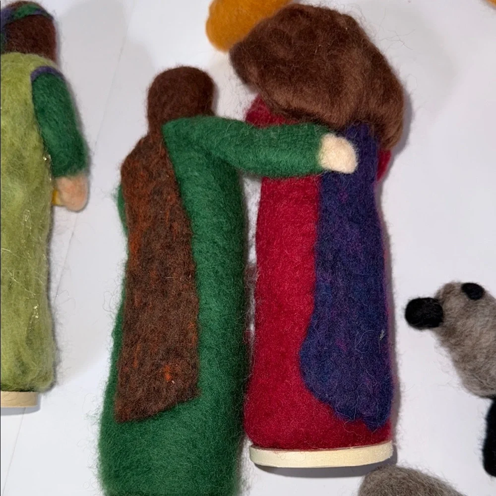 Handcrafted Felt Nativity Set - Picture 14 of 16